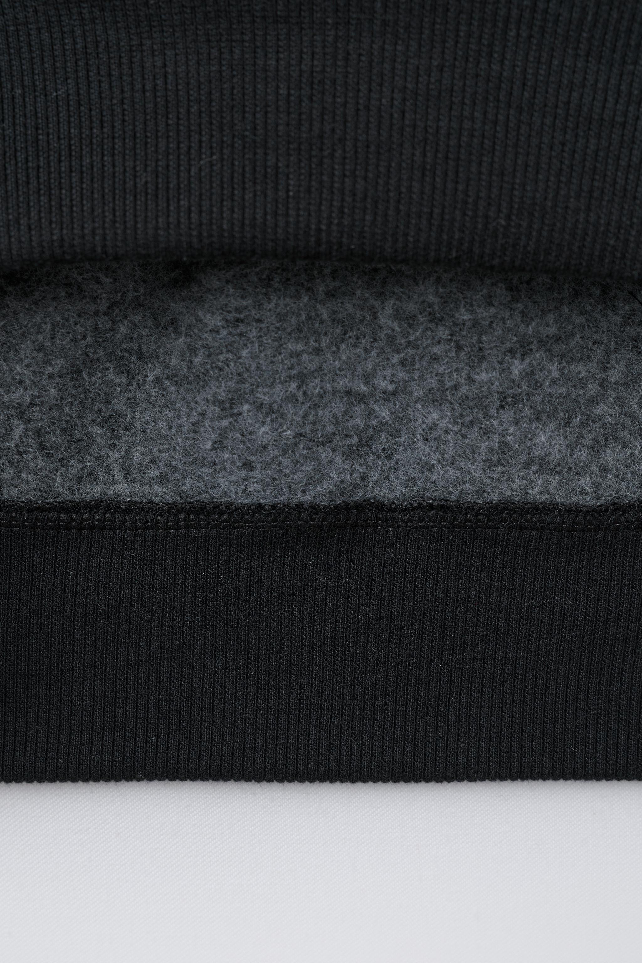 GRAFFITI PRINT SWEATSHIRT